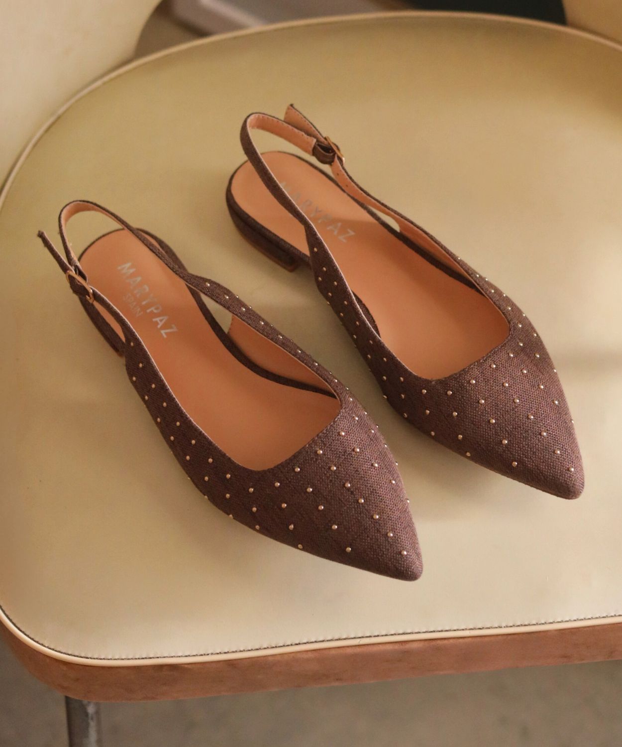 Zapato destalonado tachas image number null